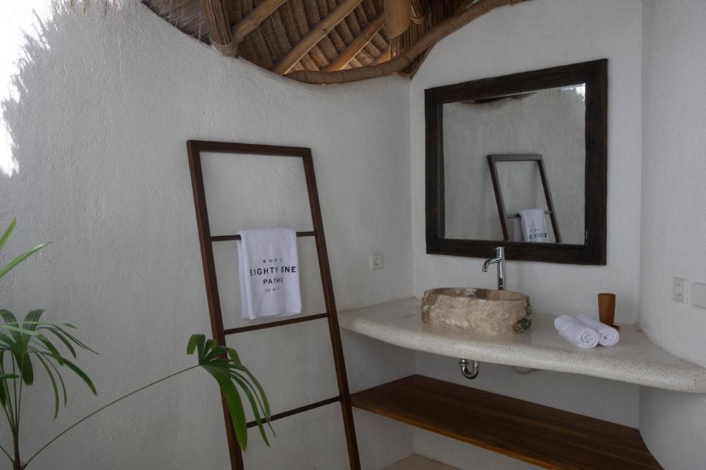 81 Palms Resort Нембрала Номер фото